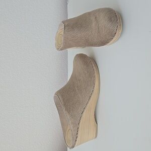 No. 6 Women's Brown Fur Mules